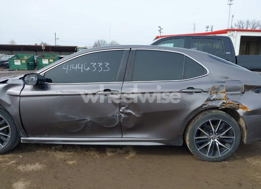 Photo 14 of 2021 Toyota Camry SE (VIN 4T1G11AK5MU414225)