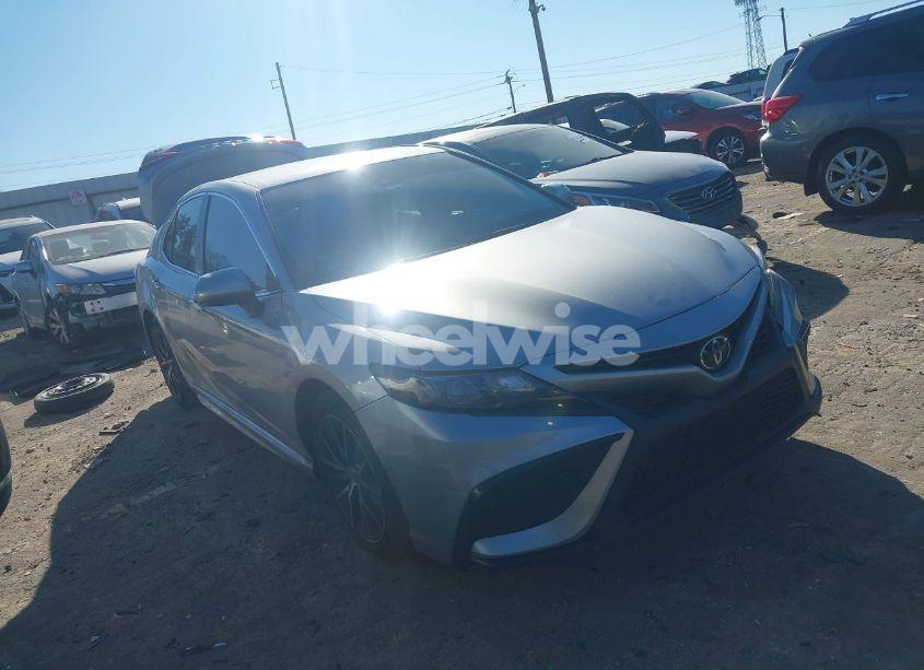 2021 Toyota Camry SE (VIN 4T1G11AK5MU428870) main photo