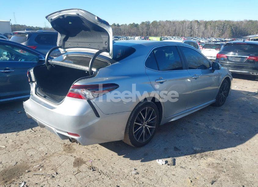 Photo 4 of 2021 Toyota Camry SE (VIN 4T1G11AK5MU428870)
