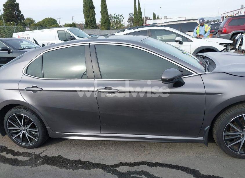 Photo 14 of 2021 Toyota Camry SE (VIN 4T1G11AK5MU447726)