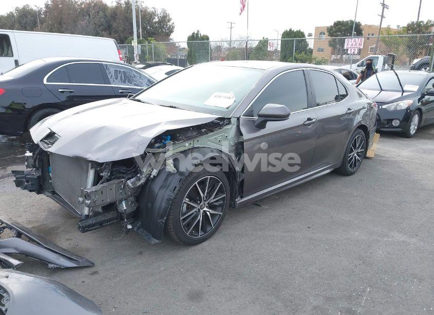 Photo 2 of 2021 Toyota Camry SE (VIN 4T1G11AK5MU447726)