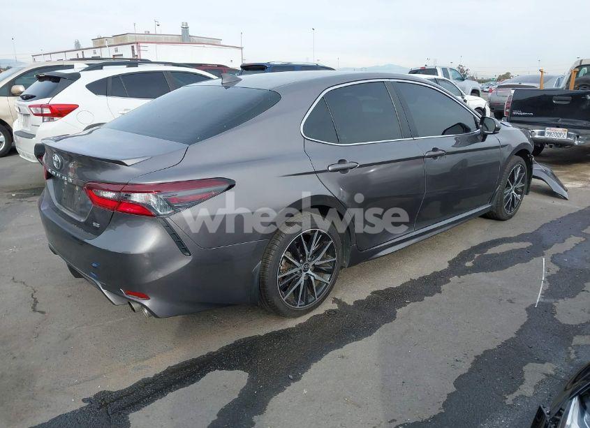 Photo 4 of 2021 Toyota Camry SE (VIN 4T1G11AK5MU447726)