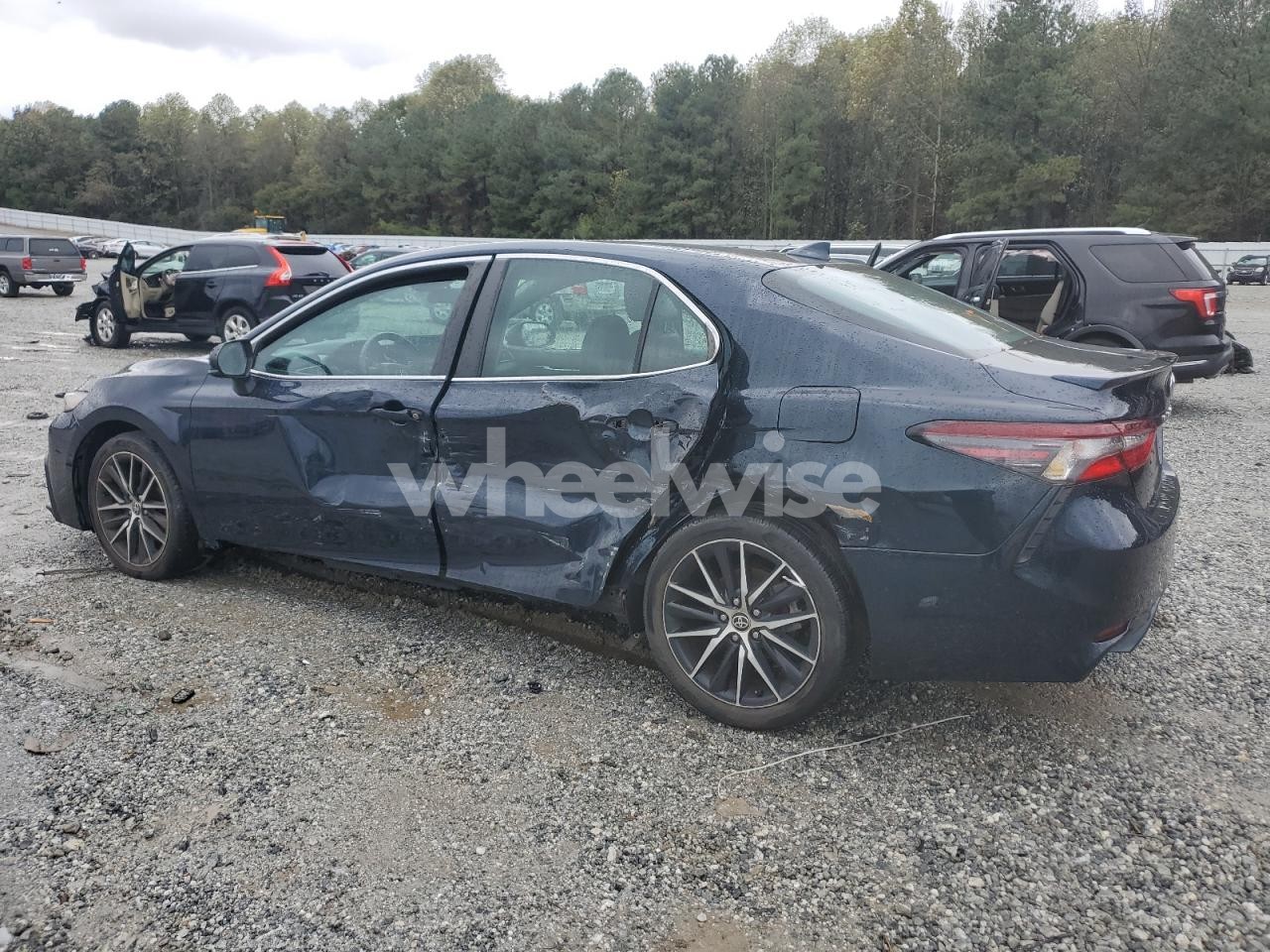 Photo 2 of 2021 TOYOTA CAMRY SE (VIN 4T1G11AK5MU455695)