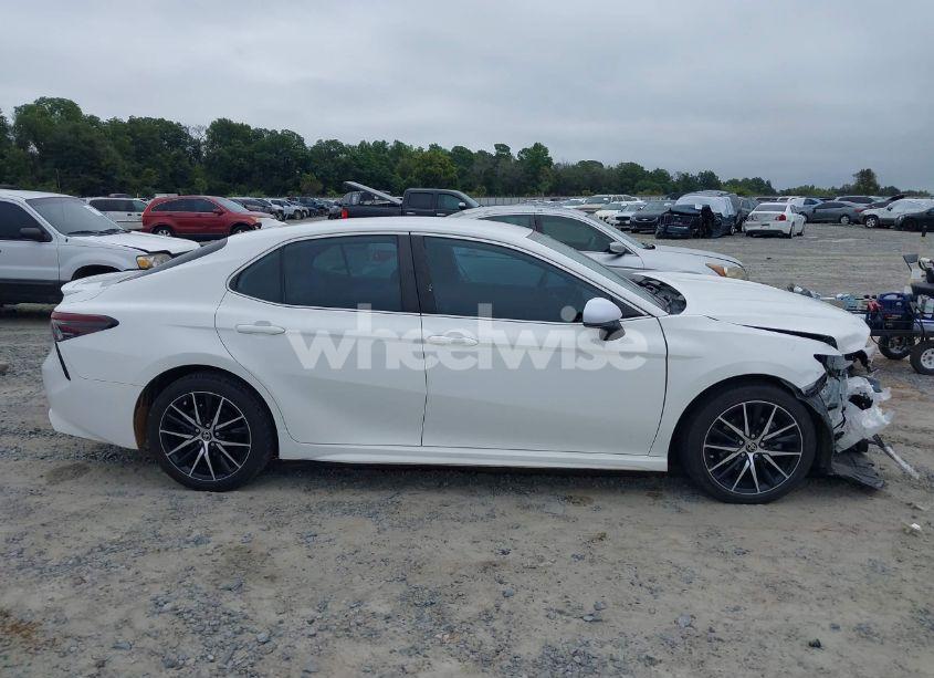 Photo 13 of 2021 Toyota Camry SE (VIN 4T1G11AK5MU463179)