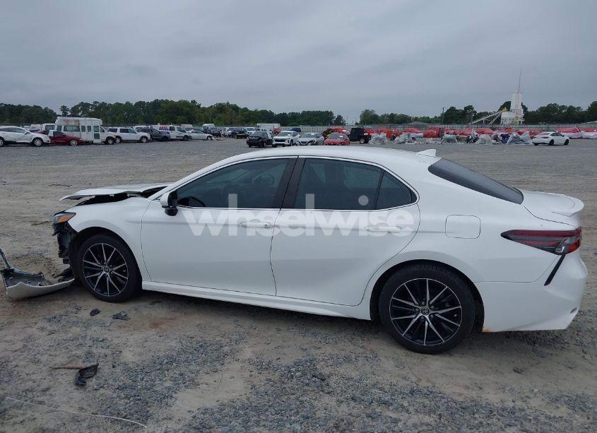 Photo 14 of 2021 Toyota Camry SE (VIN 4T1G11AK5MU463179)