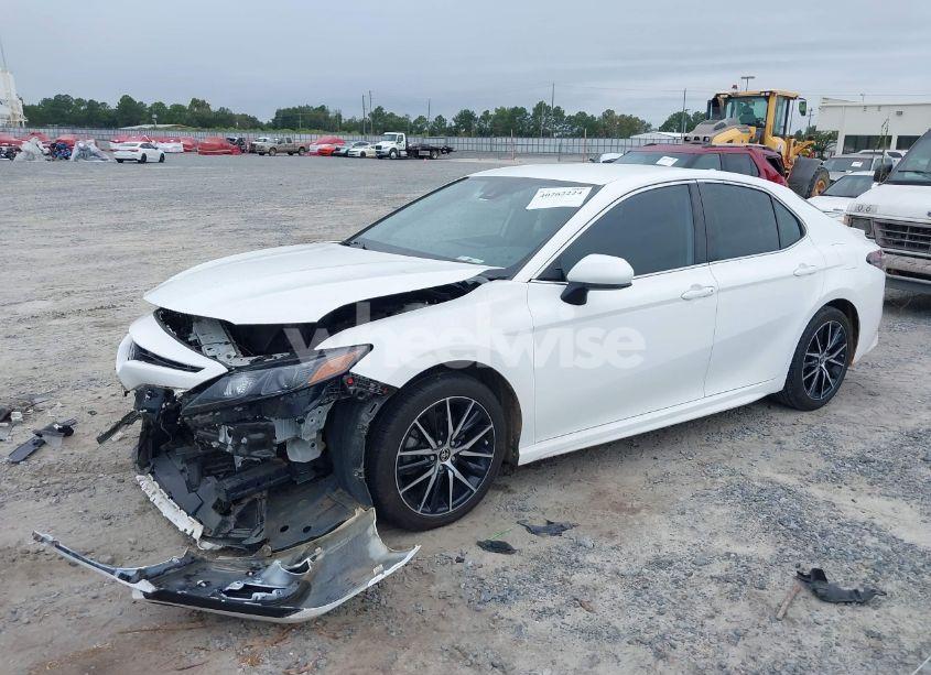 Photo 2 of 2021 Toyota Camry SE (VIN 4T1G11AK5MU463179)