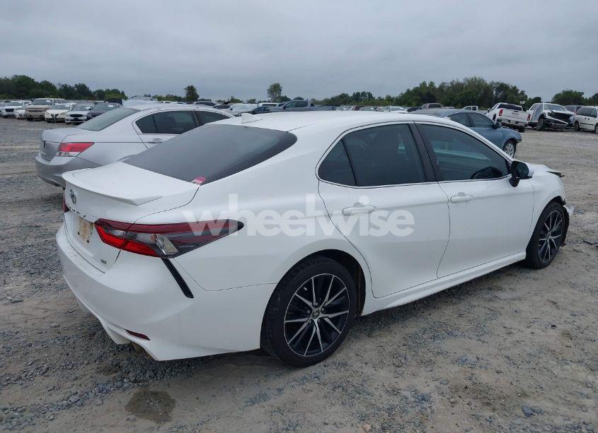 Photo 4 of 2021 Toyota Camry SE (VIN 4T1G11AK5MU463179)