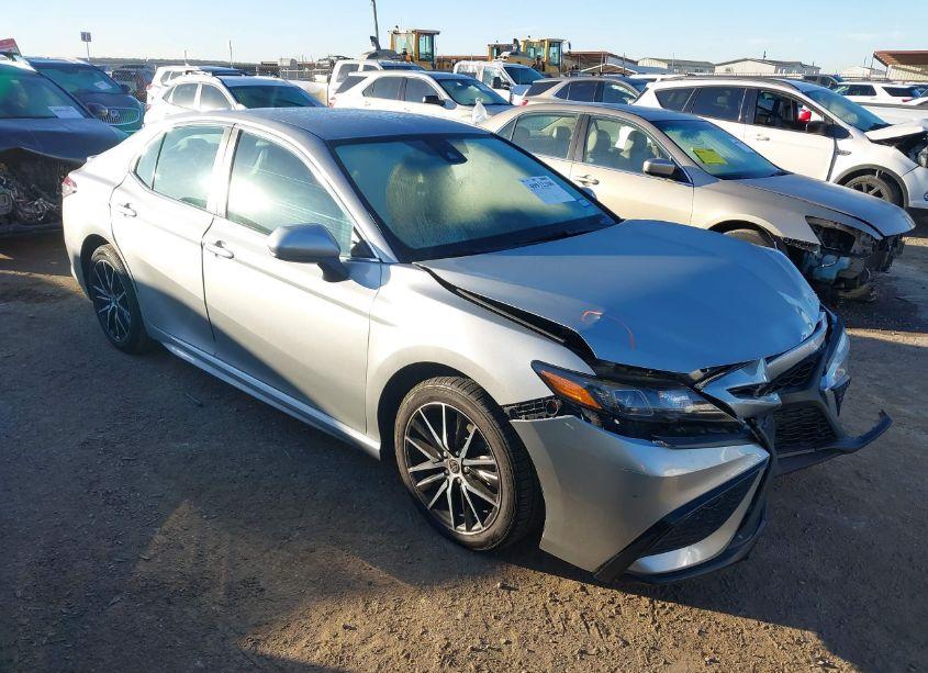 2021 Toyota Camry SE (VIN 4T1G11AK5MU466194) main photo