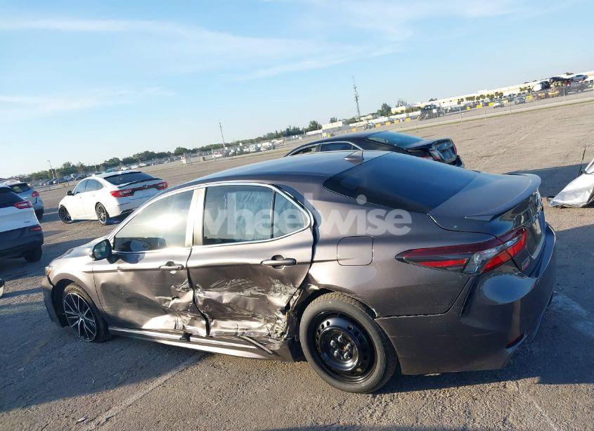 Photo 14 of 2021 Toyota Camry SE (VIN 4T1G11AK5MU487482)