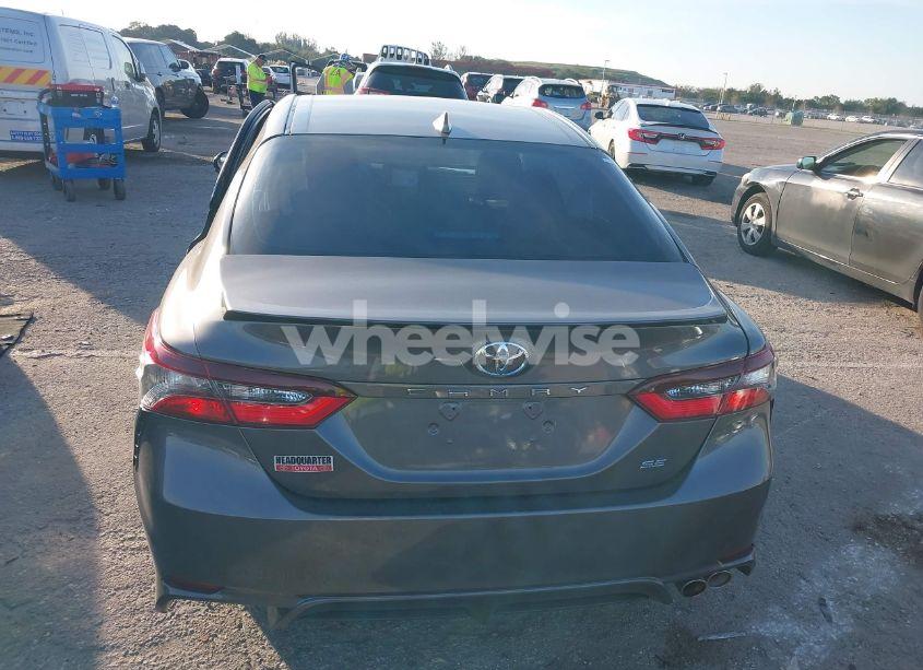 Photo 16 of 2021 Toyota Camry SE (VIN 4T1G11AK5MU487482)