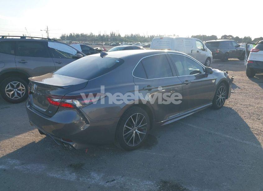 Photo 4 of 2021 Toyota Camry SE (VIN 4T1G11AK5MU487482)