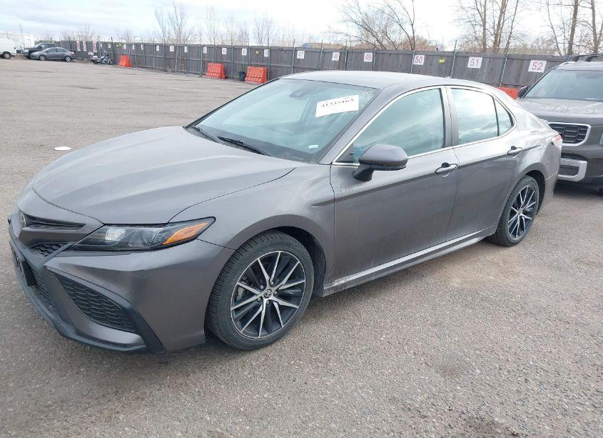 Photo 2 of 2021 Toyota Camry SE (VIN 4T1G11AK5MU524322)