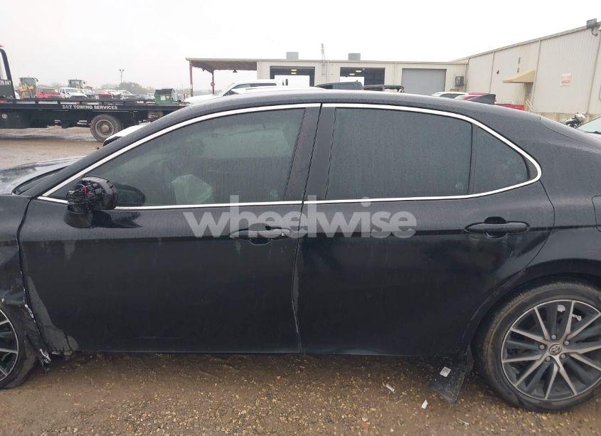 Photo 13 of 2021 Toyota Camry SE (VIN 4T1G11AK5MU550872)