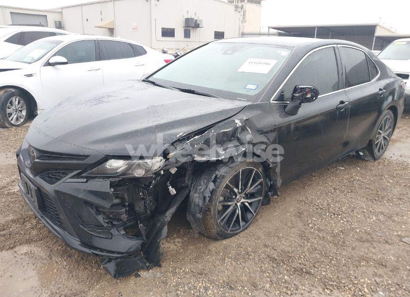 Photo 2 of 2021 Toyota Camry SE (VIN 4T1G11AK5MU550872)