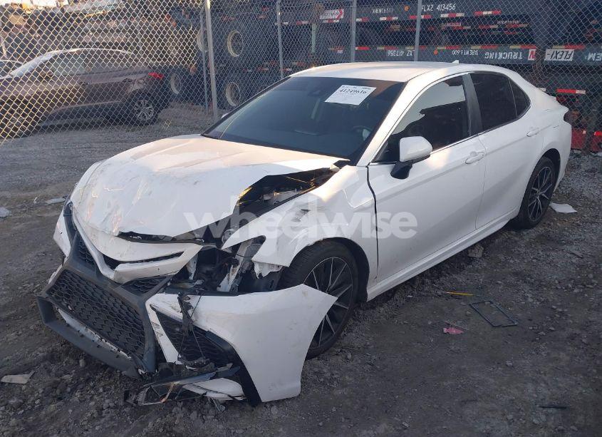 Photo 2 of 2021 Toyota Camry SE (VIN 4T1G11AK5MU551262)