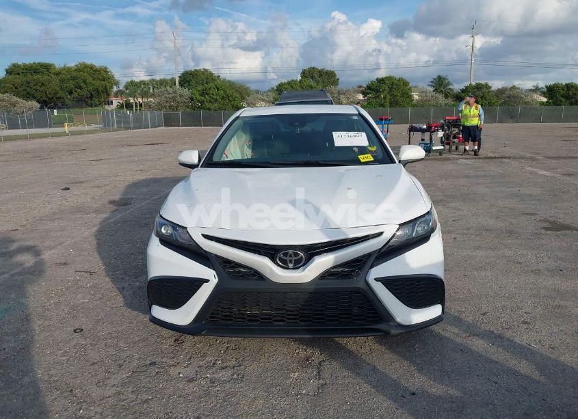 Photo 12 of 2021 Toyota Camry SE (VIN 4T1G11AK5MU552315)