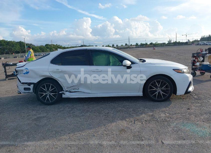 Photo 13 of 2021 Toyota Camry SE (VIN 4T1G11AK5MU552315)