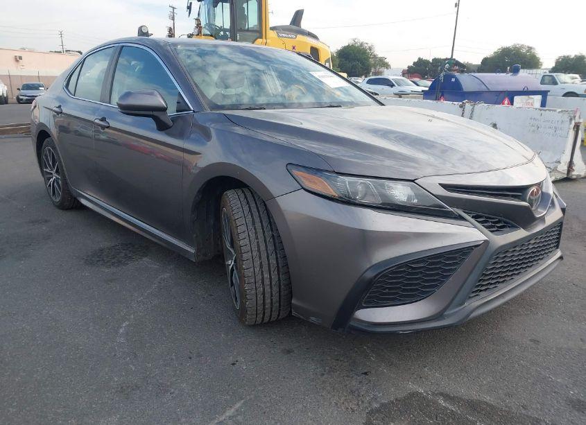 2021 Toyota Camry SE (VIN 4T1G11AK5MU552928) main photo