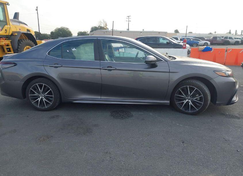 Photo 13 of 2021 Toyota Camry SE (VIN 4T1G11AK5MU552928)