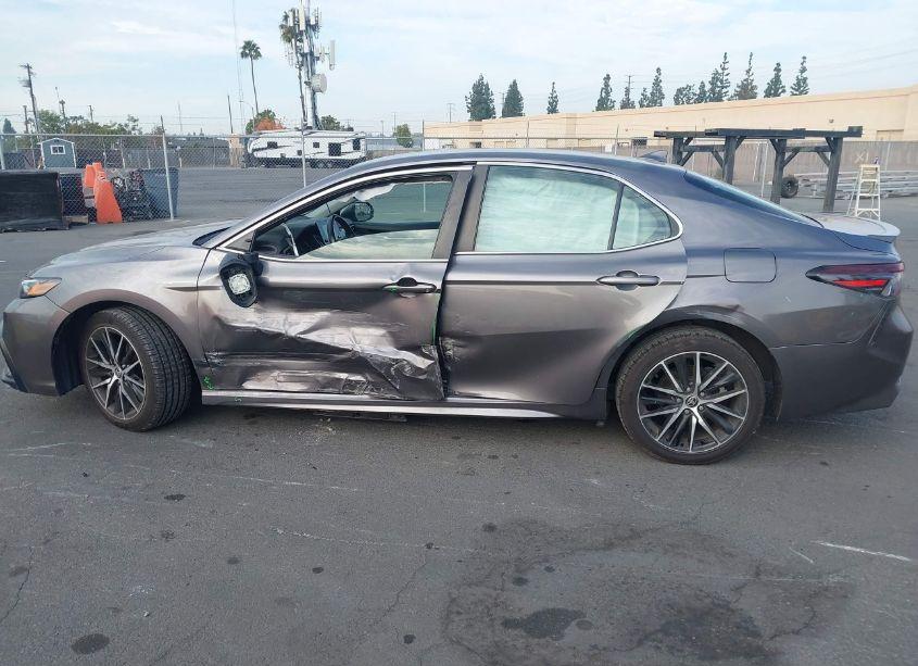 Photo 14 of 2021 Toyota Camry SE (VIN 4T1G11AK5MU552928)