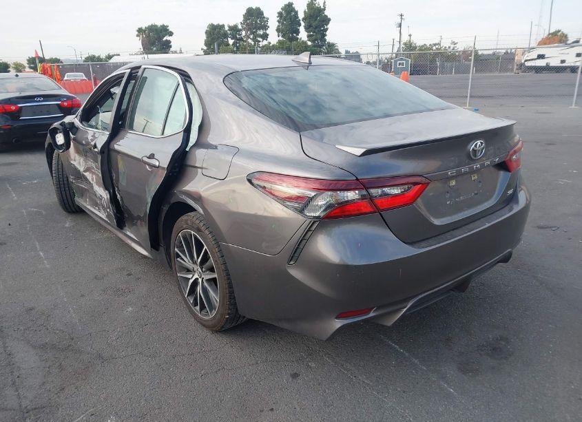 Photo 3 of 2021 Toyota Camry SE (VIN 4T1G11AK5MU552928)