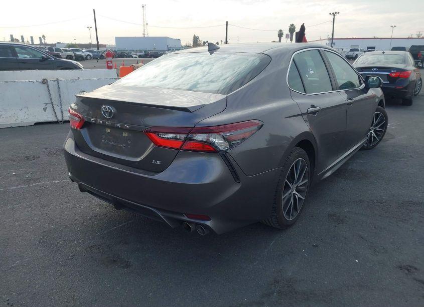 Photo 4 of 2021 Toyota Camry SE (VIN 4T1G11AK5MU552928)