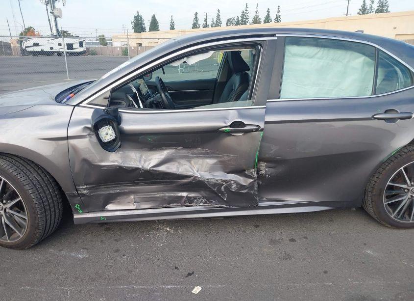 Photo 6 of 2021 Toyota Camry SE (VIN 4T1G11AK5MU552928)