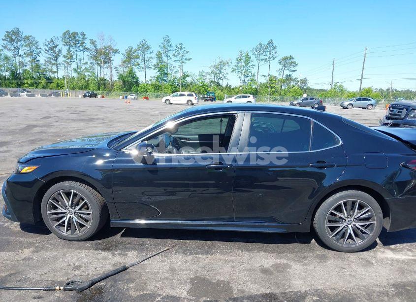 Photo 14 of 2021 Toyota Camry SE (VIN 4T1G11AK5MU561225)