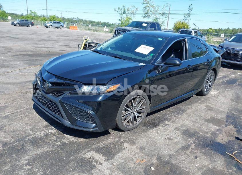 Photo 2 of 2021 Toyota Camry SE (VIN 4T1G11AK5MU561225)