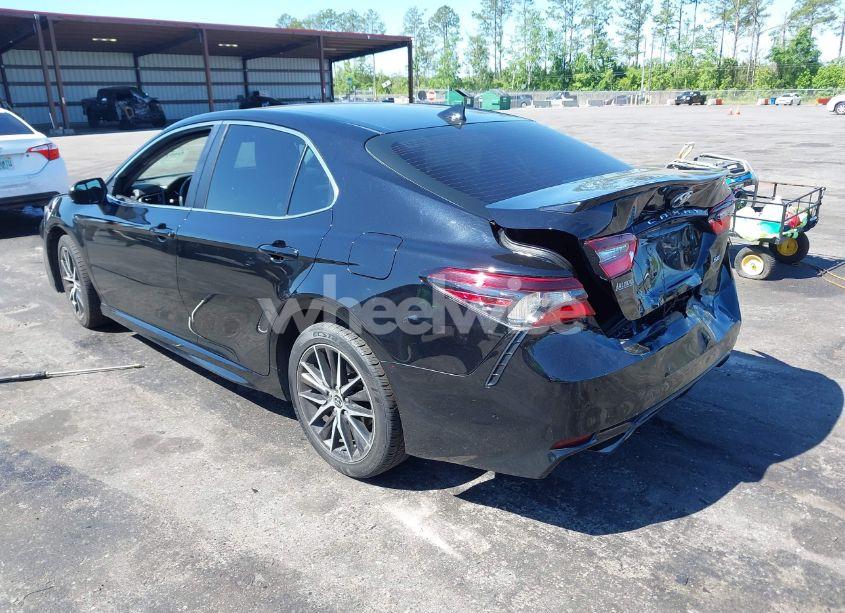 Photo 3 of 2021 Toyota Camry SE (VIN 4T1G11AK5MU561225)