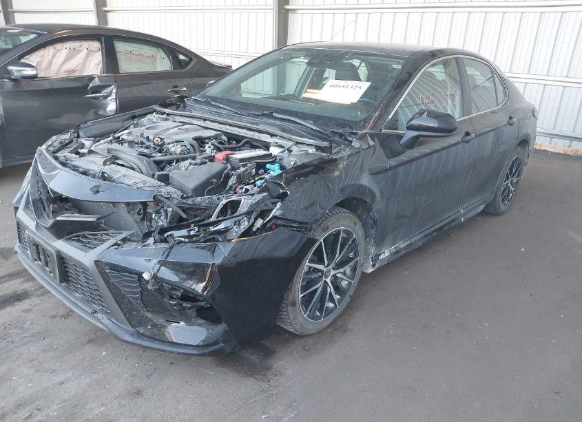 Photo 2 of 2021 Toyota Camry SE (VIN 4T1G11AK5MU598095)