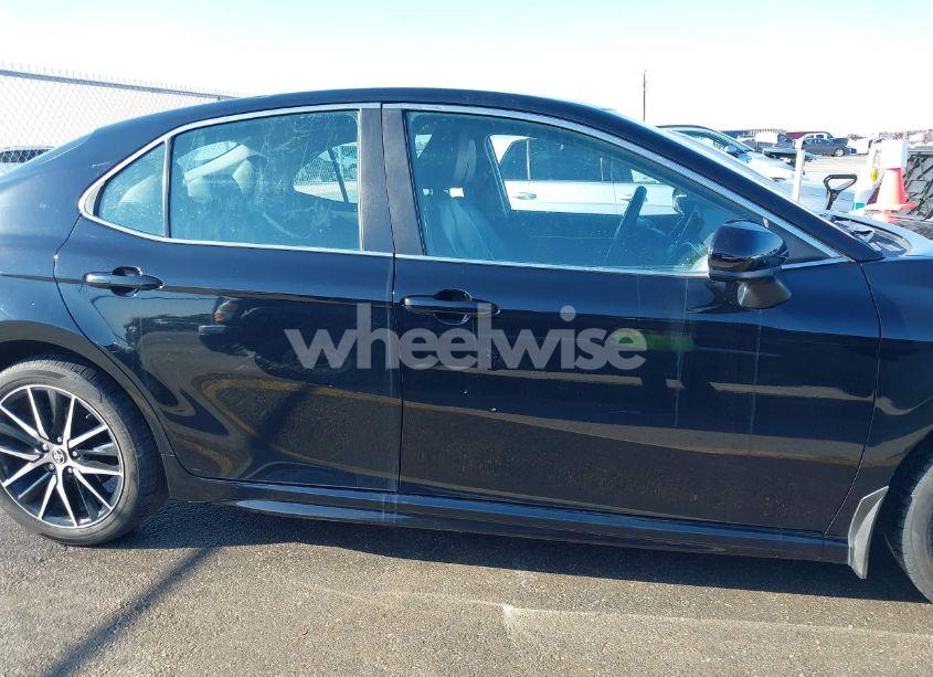Photo 13 of 2021 Toyota Camry SE (VIN 4T1G11AK5MU607829)