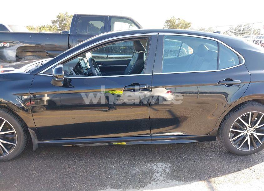 Photo 14 of 2021 Toyota Camry SE (VIN 4T1G11AK5MU607829)