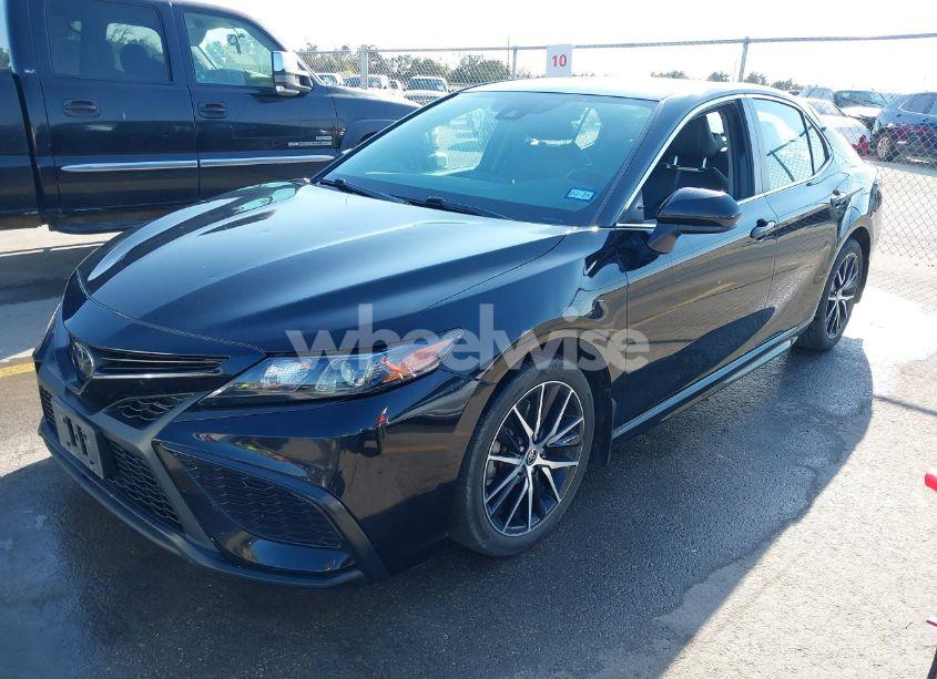 Photo 2 of 2021 Toyota Camry SE (VIN 4T1G11AK5MU607829)