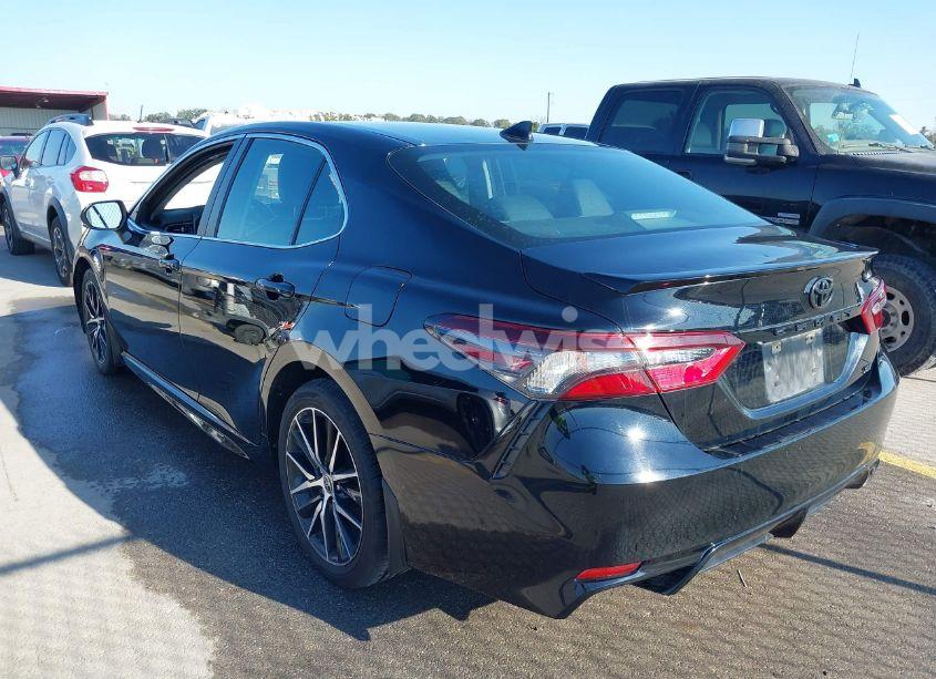 Photo 3 of 2021 Toyota Camry SE (VIN 4T1G11AK5MU607829)
