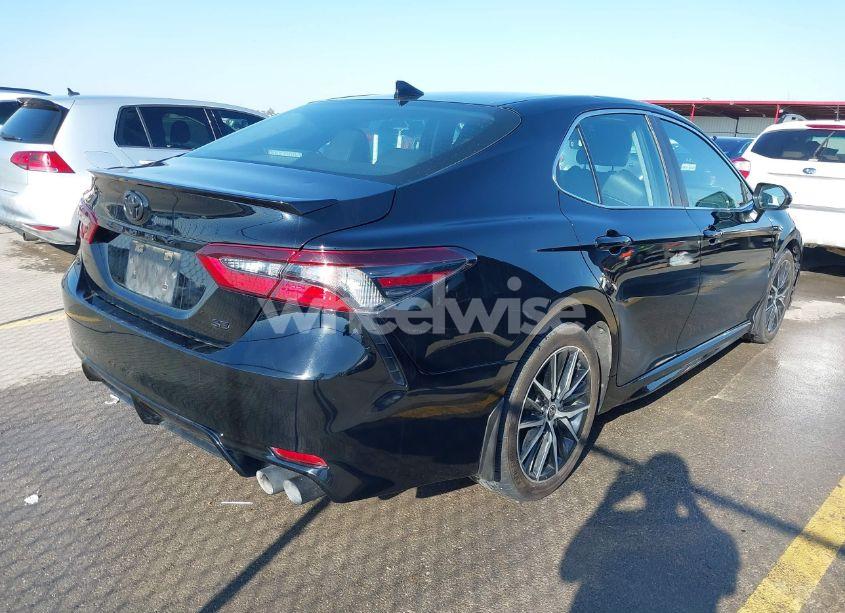 Photo 4 of 2021 Toyota Camry SE (VIN 4T1G11AK5MU607829)