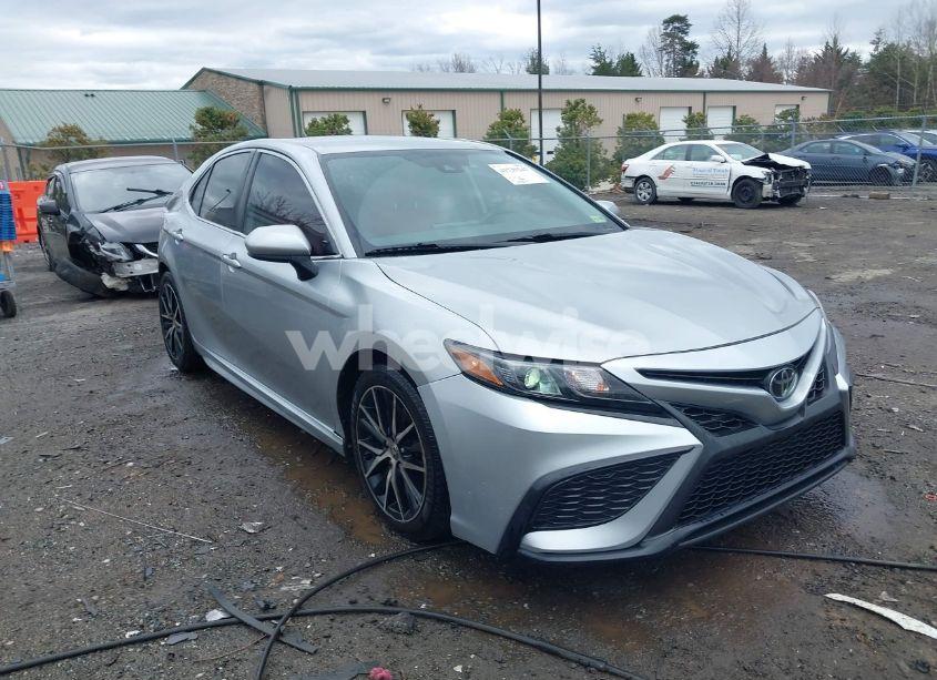2021 Toyota Camry SE (VIN 4T1G11AK5MU609595) main photo