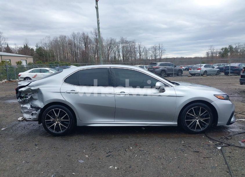 Photo 13 of 2021 Toyota Camry SE (VIN 4T1G11AK5MU609595)