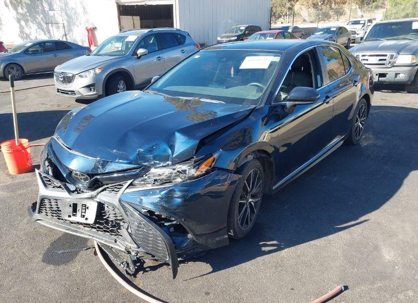 Photo 2 of 2021 Toyota Camry SE (VIN 4T1G11AK5MU611833)