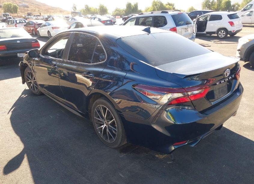 Photo 3 of 2021 Toyota Camry SE (VIN 4T1G11AK5MU611833)