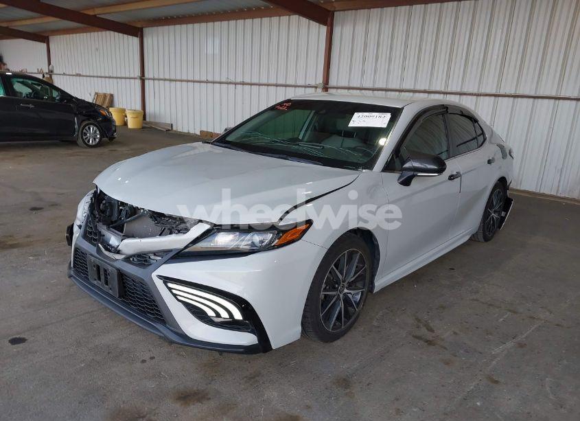 Photo 2 of 2022 Toyota Camry SE (VIN 4T1G11AK5NU019057)