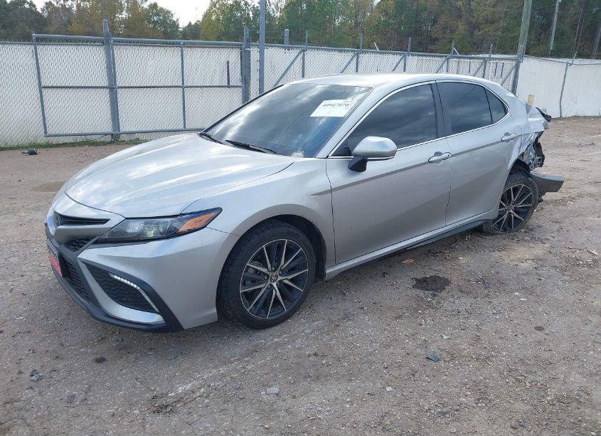 Photo 2 of 2022 Toyota Camry SE (VIN 4T1G11AK5NU030415)