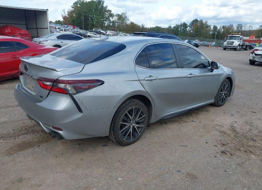 Photo 4 of 2022 Toyota Camry SE (VIN 4T1G11AK5NU030415)