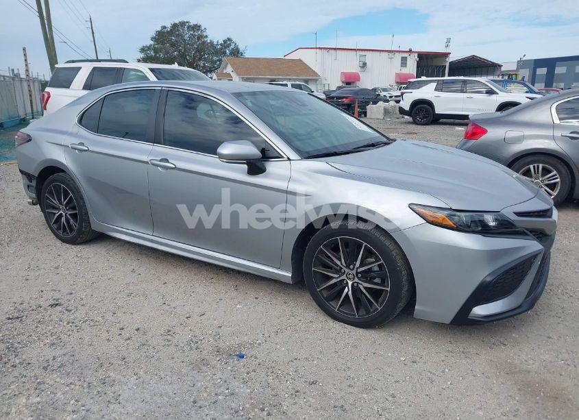 2022 Toyota Camry SE (VIN 4T1G11AK5NU065178) main photo