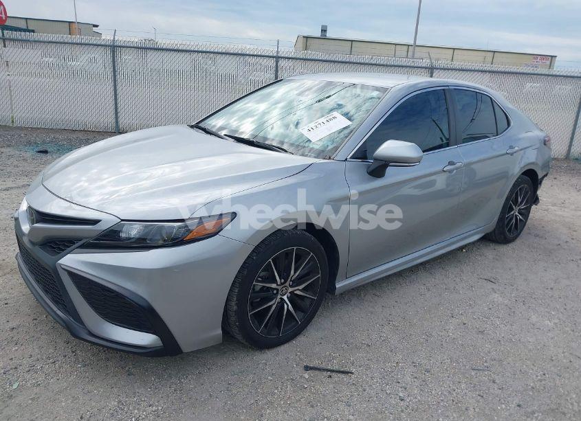Photo 2 of 2022 Toyota Camry SE (VIN 4T1G11AK5NU065178)