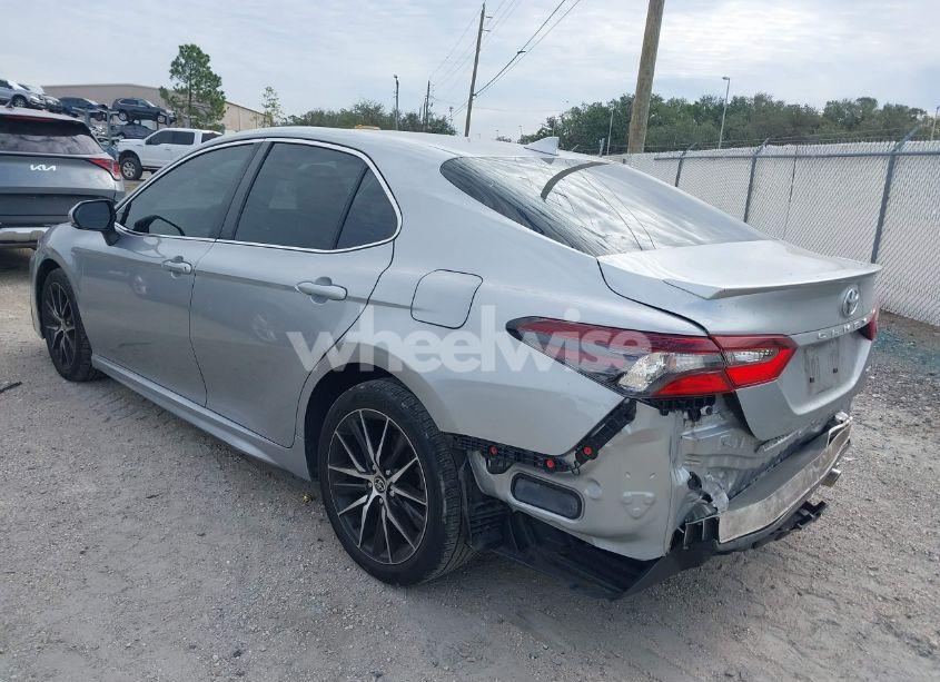 Photo 3 of 2022 Toyota Camry SE (VIN 4T1G11AK5NU065178)
