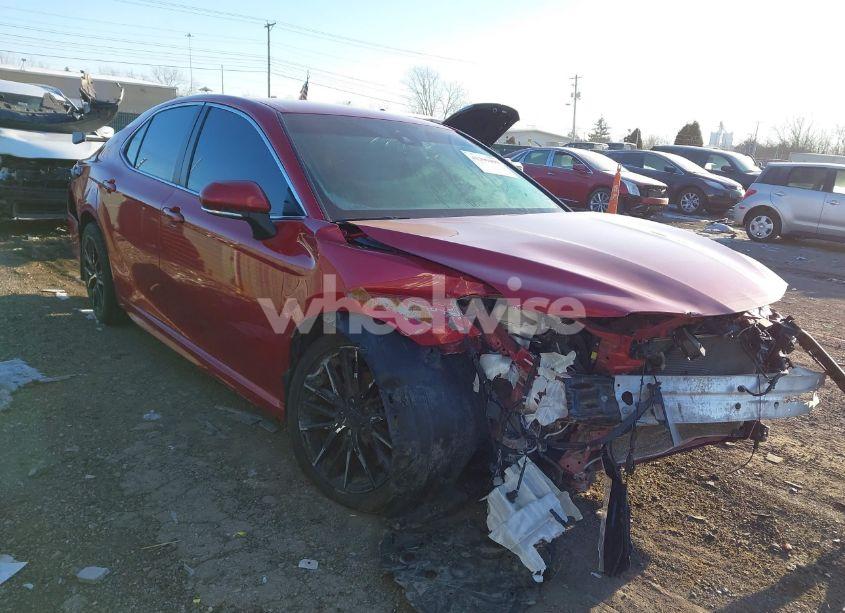 2022 Toyota Camry SE (VIN 4T1G11AK5NU069957) main photo