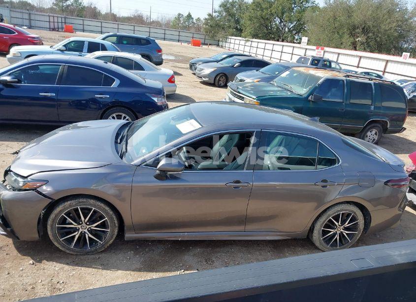 Photo 14 of 2022 Toyota Camry SE (VIN 4T1G11AK5NU070946)