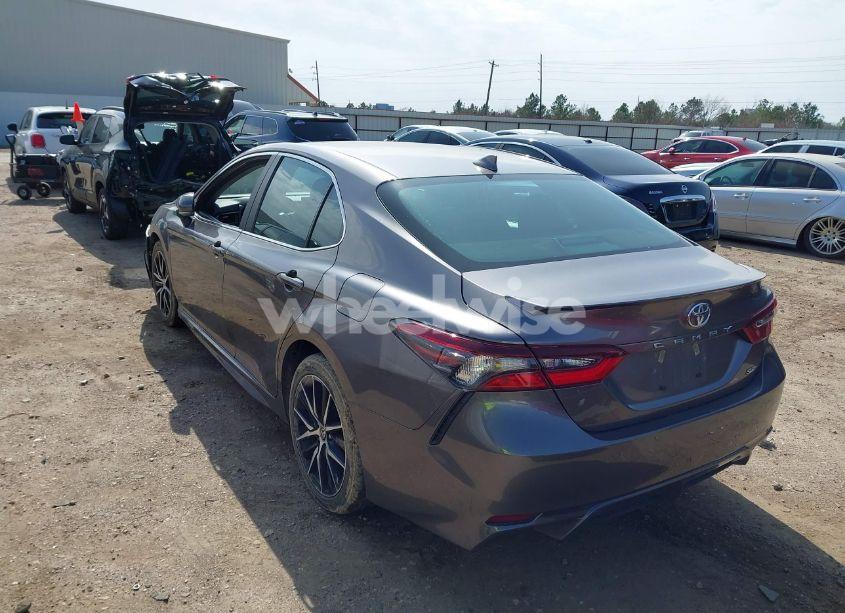 Photo 3 of 2022 Toyota Camry SE (VIN 4T1G11AK5NU070946)