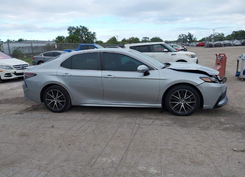 Photo 13 of 2022 Toyota Camry SE (VIN 4T1G11AK5NU635308)